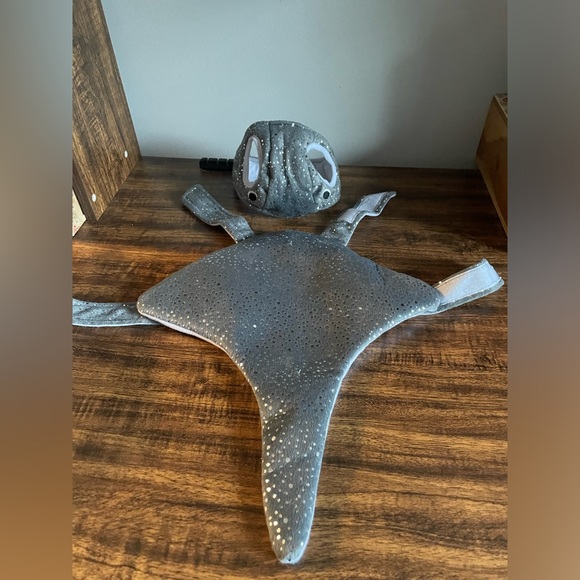 Shark costume for dog size small - Picture 5 of 5